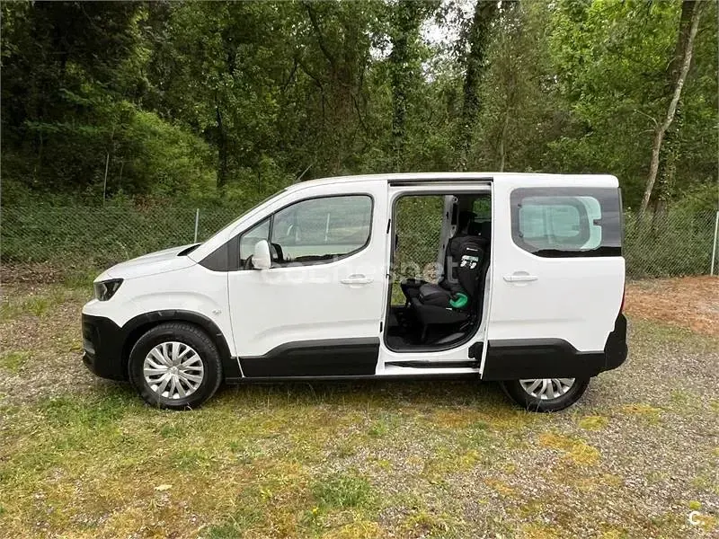 Usado Peugeot Rifter Access 100 CV (73 kW) 2020 Blanco Monovolumen