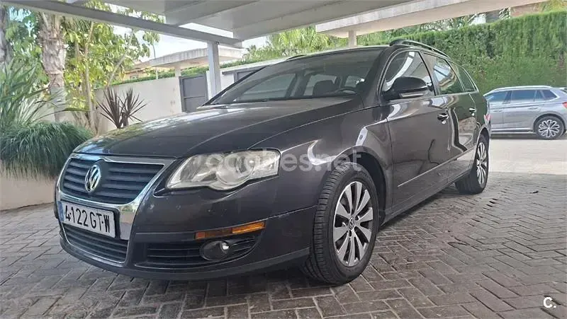 Usado VW Passat Advance 110 CV (80 kW) 2010 Marrón Familiar