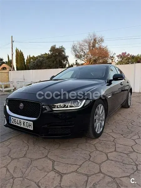Usado Jaguar XE Prestige 180 CV (132 kW) 2017 Negro Berlina