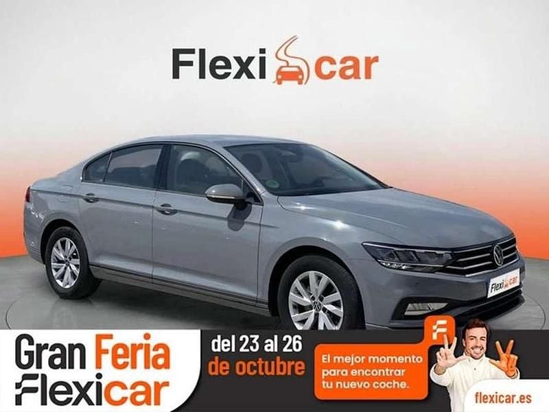 Gris Usado 2022 VW Passat Business Berlina | 19.090 € (Buen precio) - Imagen 1/4