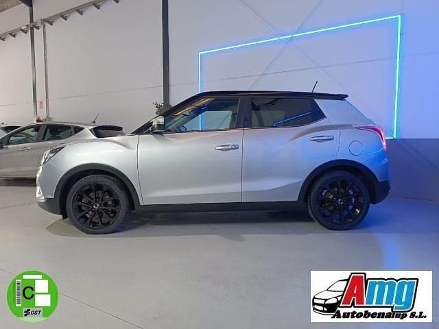 Usado Ssangyong (KGM) Tivoli Limited 128 CV (94 kW) 2017 Gris SUV