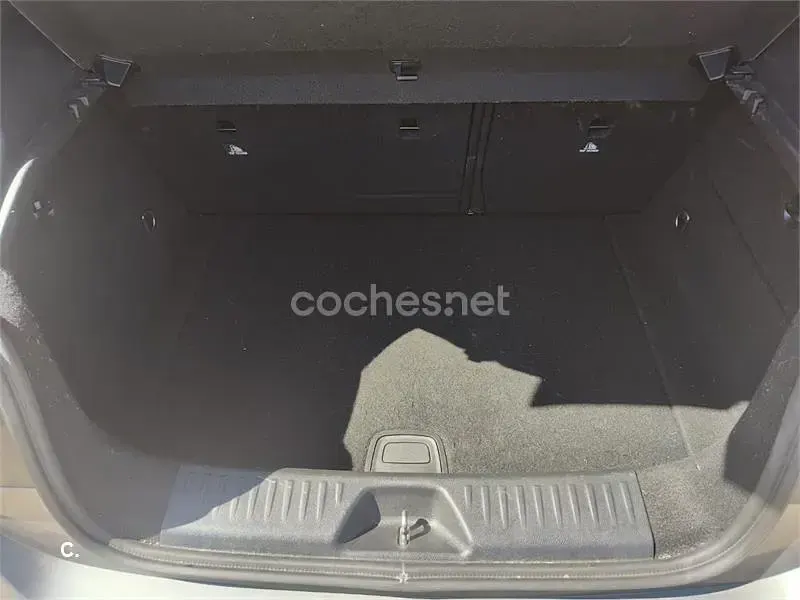 Usado Mercedes A180 Urban 122 CV (89 kW) 2014 Gris / plata Utilitario
