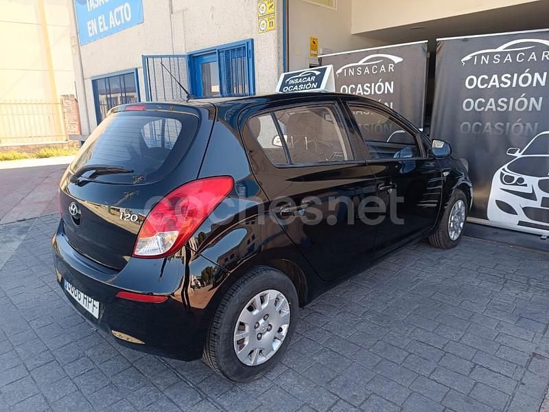 Usado Hyundai i20 85 CV (62 kW) 2013 Negro Berlina