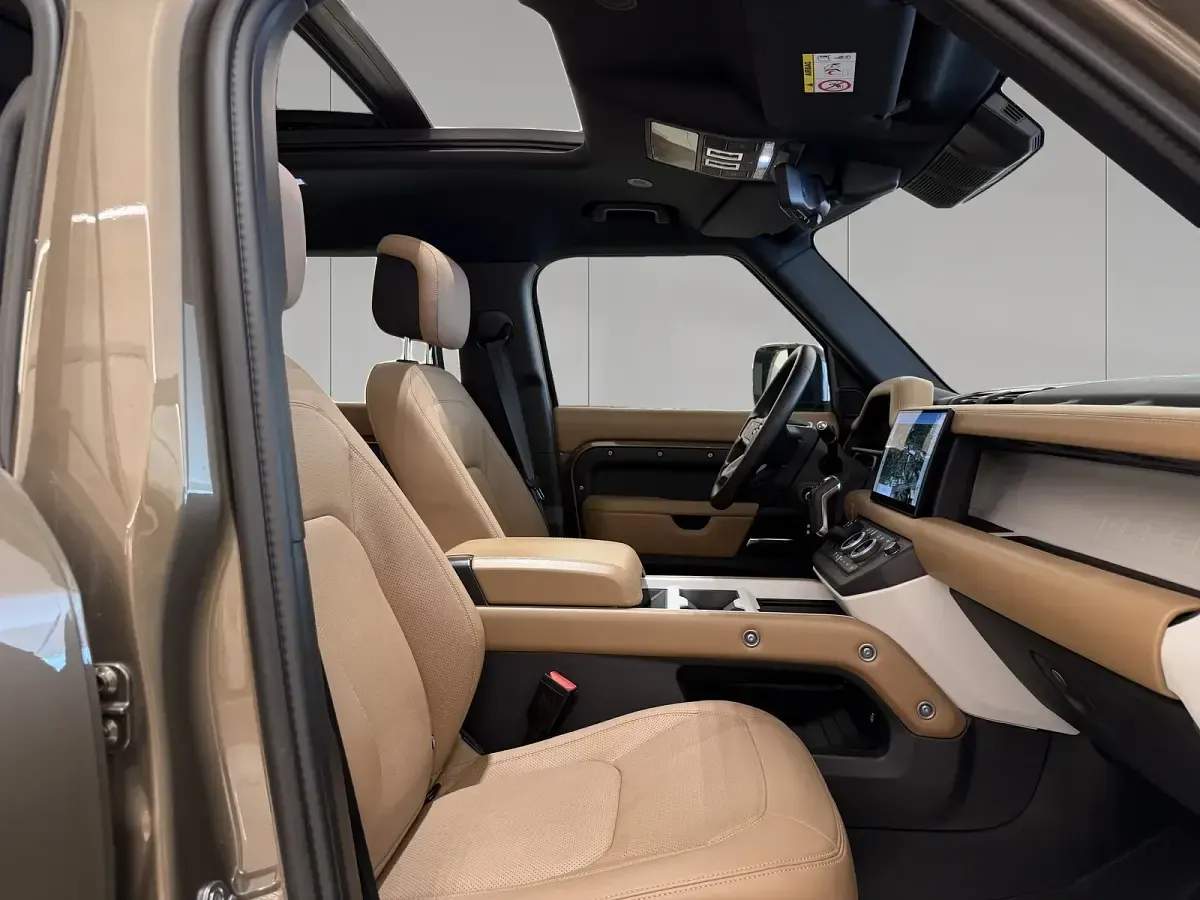 Usado Land Rover Defender SE Dynamic 249 CV (183 kW) 2024 Gondwana stone gloss SUV