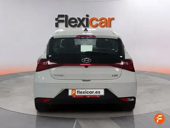Usado Hyundai i20 100 CV (73 kW) 2022 Blanco Utilitario