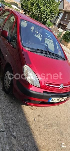Usado Citroën Xsara Picasso Exclusive 92 CV (67 kW) 2010 Rojo Monovolumen