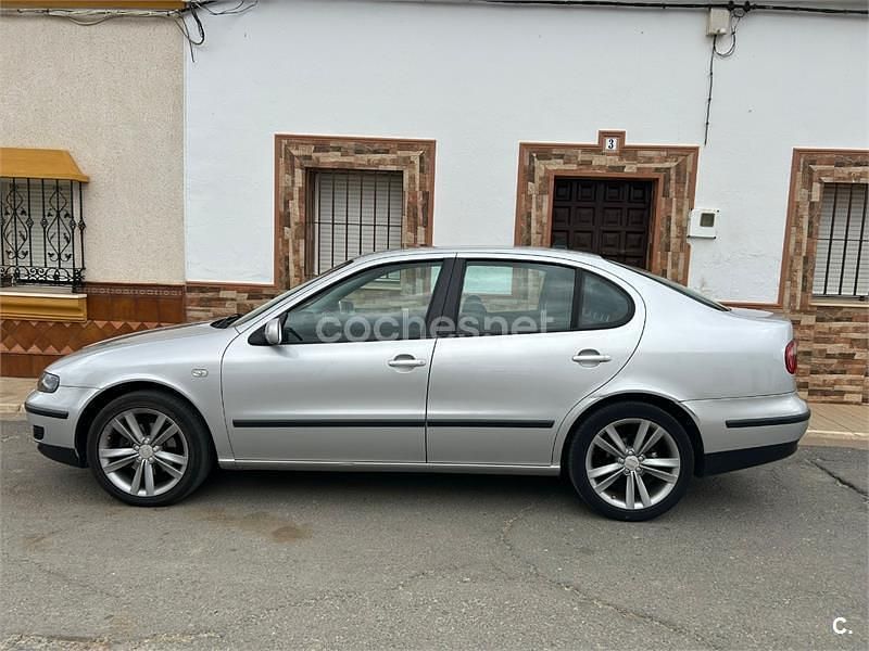 Gris / plata Usado 2001 Seat Toledo Sport Berlina | 4750 € (Precio justo) - Imagen 1/4