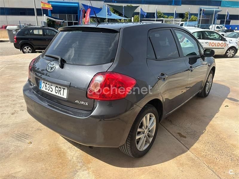 Usado Toyota Auris 90 CV (66 kW) 2009 Gris / plata Utilitario