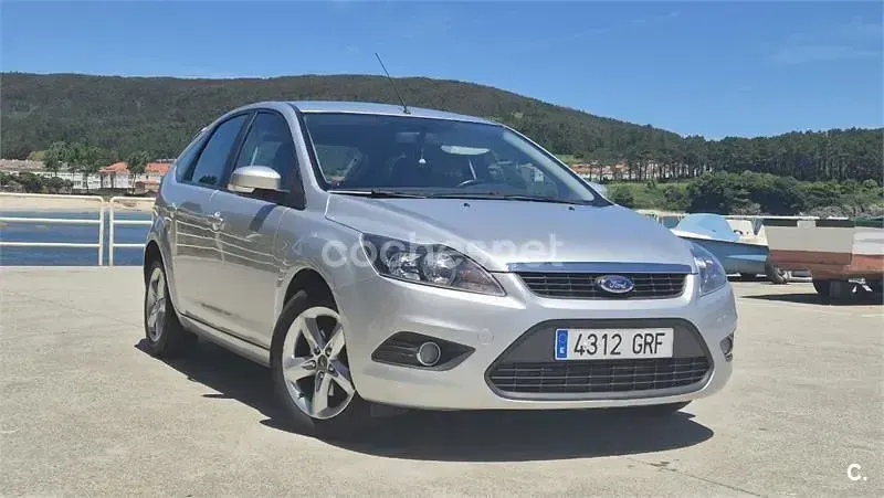 Usado Ford Focus Trend 109 CV (80 kW) 2009 Gris / plata Berlina