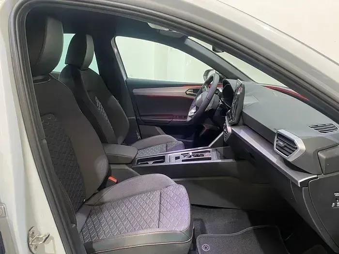 Nuevo Seat Leon FR 204 CV (150 kW) 2025 Blanco Berlina