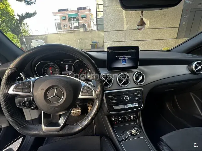 Usado Mercedes CLA200 136 CV (100 kW) 2018 Negro Berlina