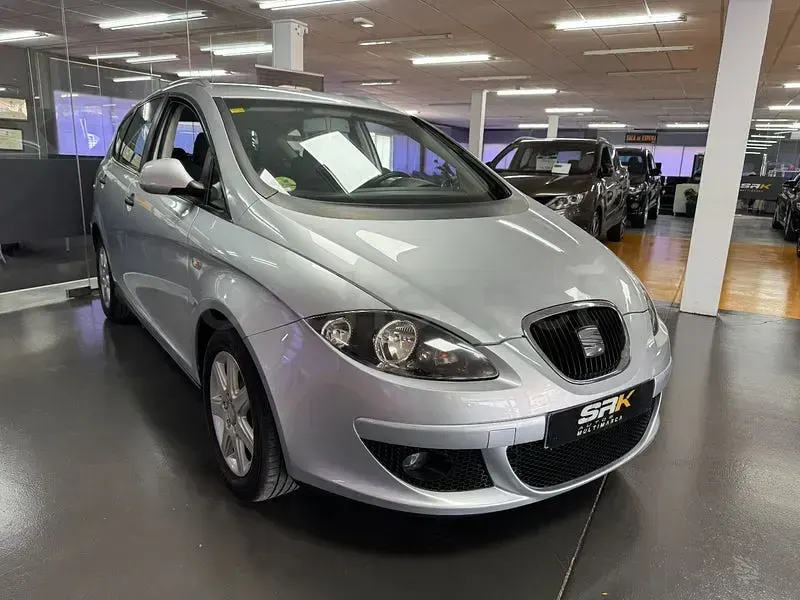 Usado Seat Altea XL Reference 105 CV (77 kW) 2008 Gris / plata Monovolumen