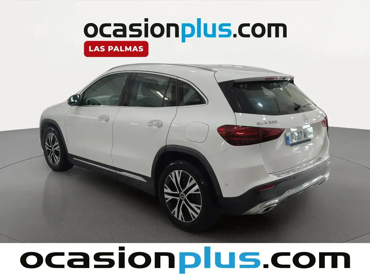 Usado Mercedes GLA200 163 CV (119 kW) 2023 Blanco SUV