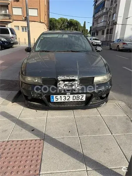 Usado Seat Leon Stella 105 CV (77 kW) 2004 Negro Utilitario