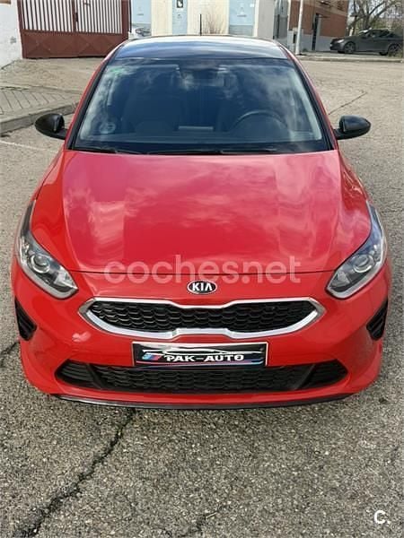 Używany Kia Ceed 115 KM (84 kW) 2019 Czerwony Hatchback