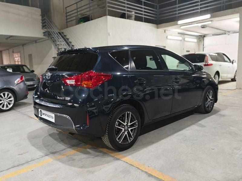 Usado Toyota Auris Hybrid 136 CV (100 kW) 2014 Negro Berlina