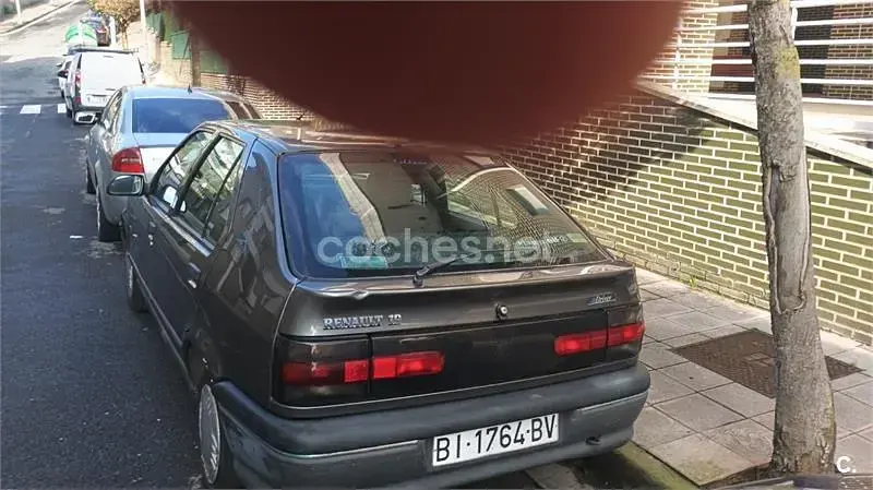Usado Renault R9 80 CV (58 kW) 1994 Gris / plata Berlina
