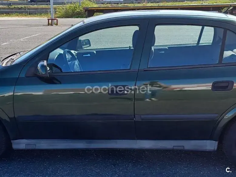 Usado Opel Astra Club 68 CV (50 kW) 1999 Verde Berlina