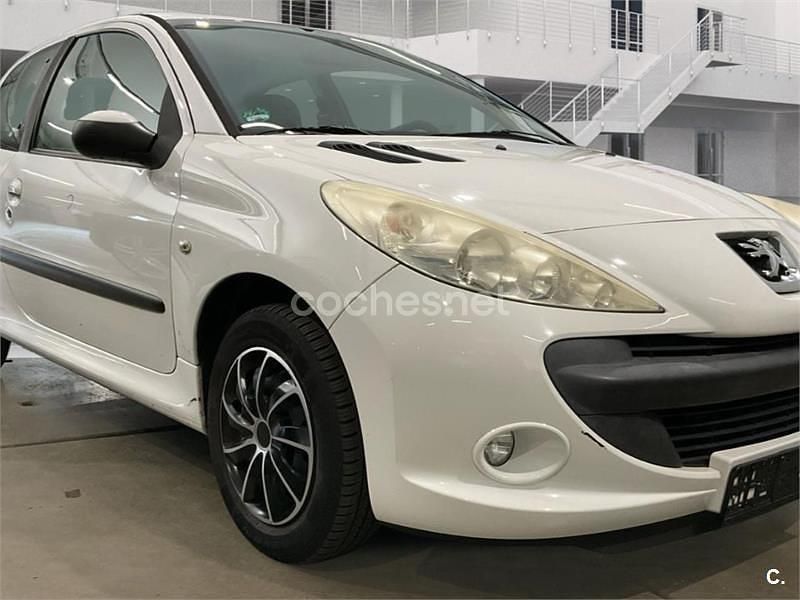 Blanco Usado 2010 Peugeot 206 Berlina | 3990 € (Precio justo) - Imagen 1/4