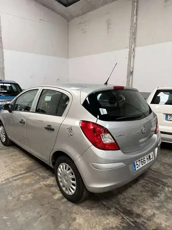 Usado Opel Corsa Selective 75 CV (55 kW) 2014 Gris Utilitario