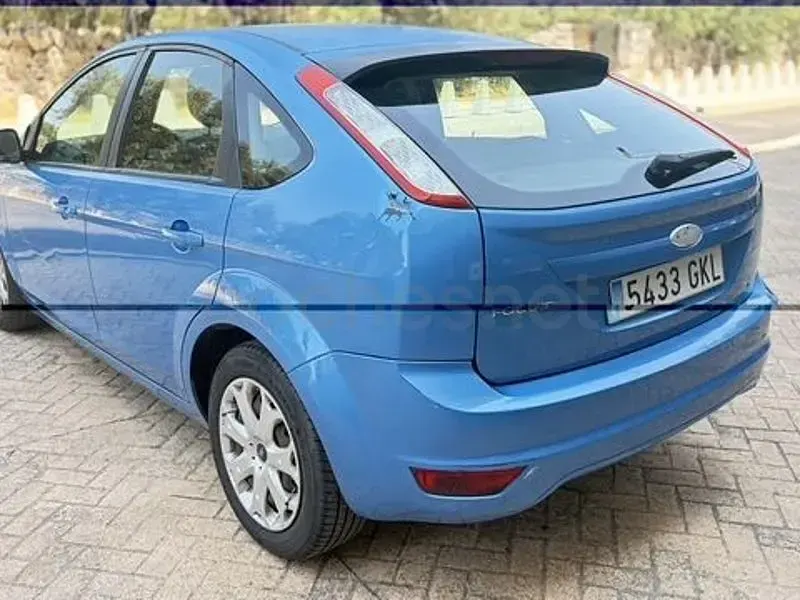 Usado Ford Focus Trend 100 CV (73 kW) 2009 Azul Berlina