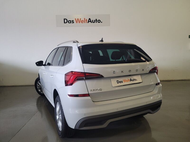 Usado Skoda Kamiq Ambition 110 CV (80 kW) 2022 Blanco SUV
