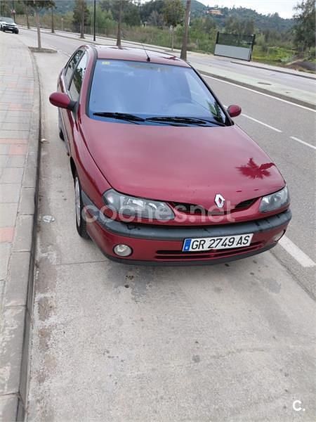Usado Renault Laguna 110 CV (80 kW) 1998 Granate Berlina