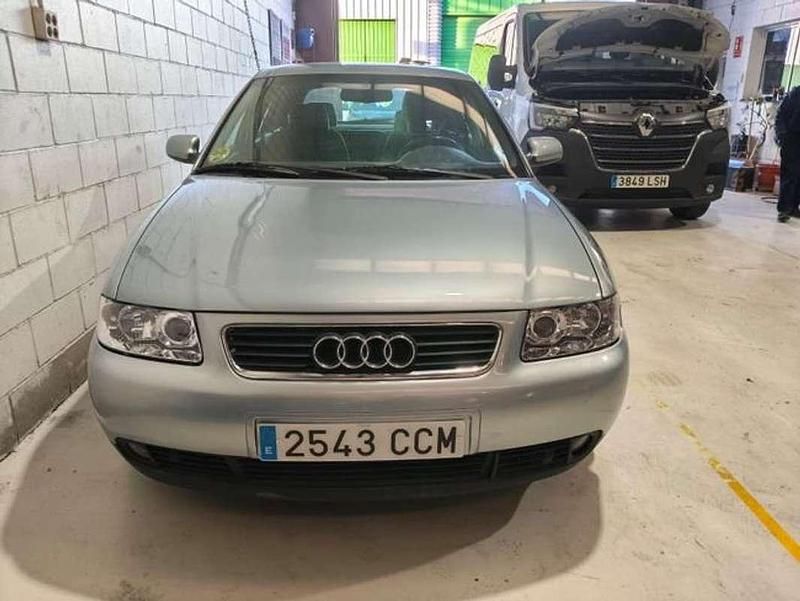 Usado Audi A3 Ambition 125 CV (91 kW) 2002 Azul Utilitario