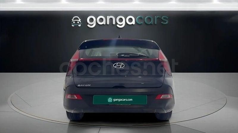 Usado Hyundai Bayon 100 CV (73 kW) 2022 Negro SUV
