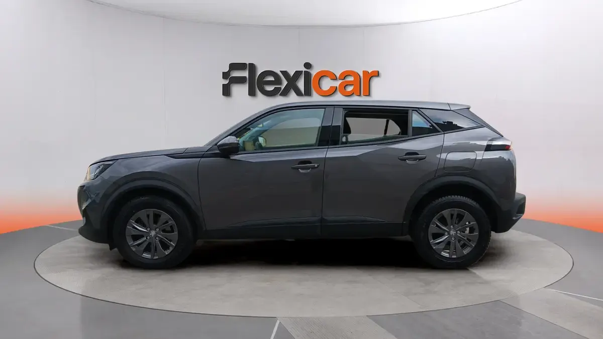 Usado Peugeot 2008 Active 110 CV (80 kW) 2021 Gris SUV
