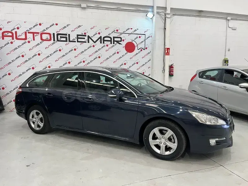 Usado Peugeot 508 SW Allure 140 CV (102 kW) 2013 Azul Familiar