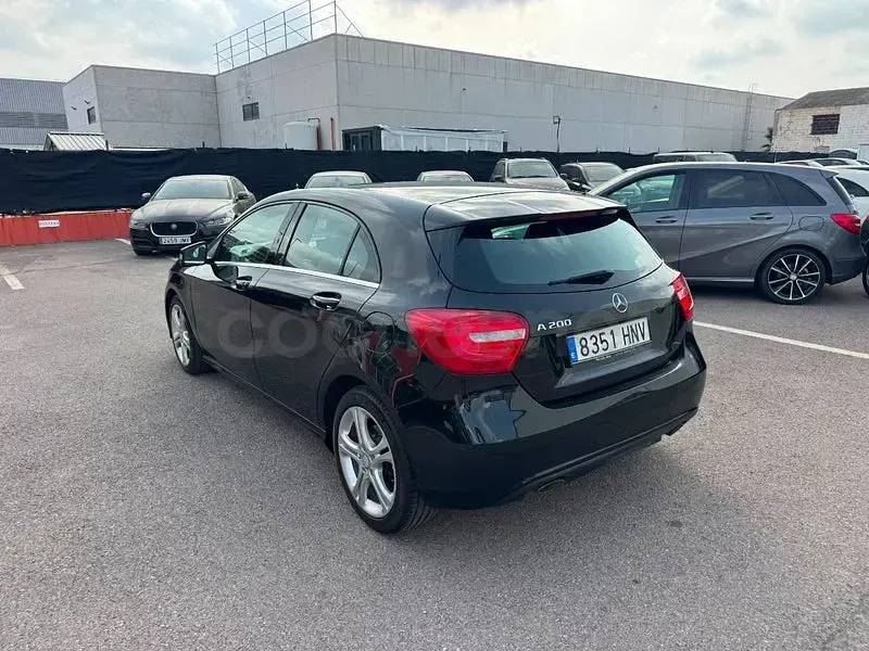 Usado Mercedes A200 Urban 156 CV (114 kW) 2013 Negro Utilitario