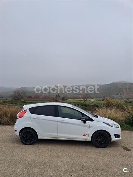 Usado Ford Fiesta Trend 82 CV (60 kW) 2014 Blanco Berlina