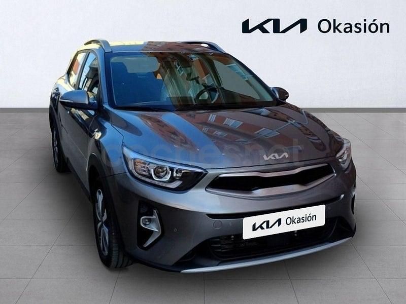 Gris / plata Usado 2024 Kia Stonic SUV | 19.900 € (Un poco caro) - Imagen 1/4