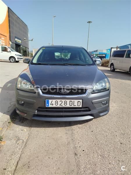 Negro Usado 2005 Ford Focus Sport Berlina | 3290 € (Precio justo) - Imagen 1/4