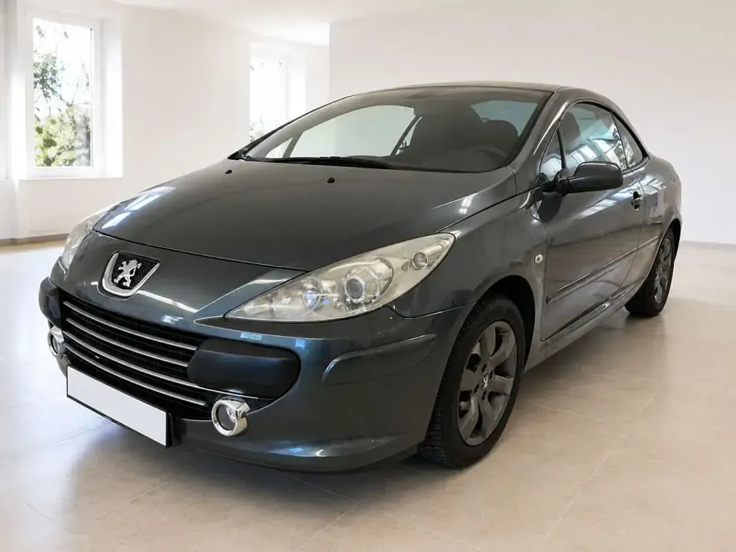 Usado Peugeot 307 CC 140 CV (102 kW) 2006 Gris Descapotable