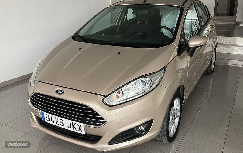 Marrón Usado 2015 Ford Fiesta Trend Berlina | 9500 € (Un poco caro) - Imagen 1/1