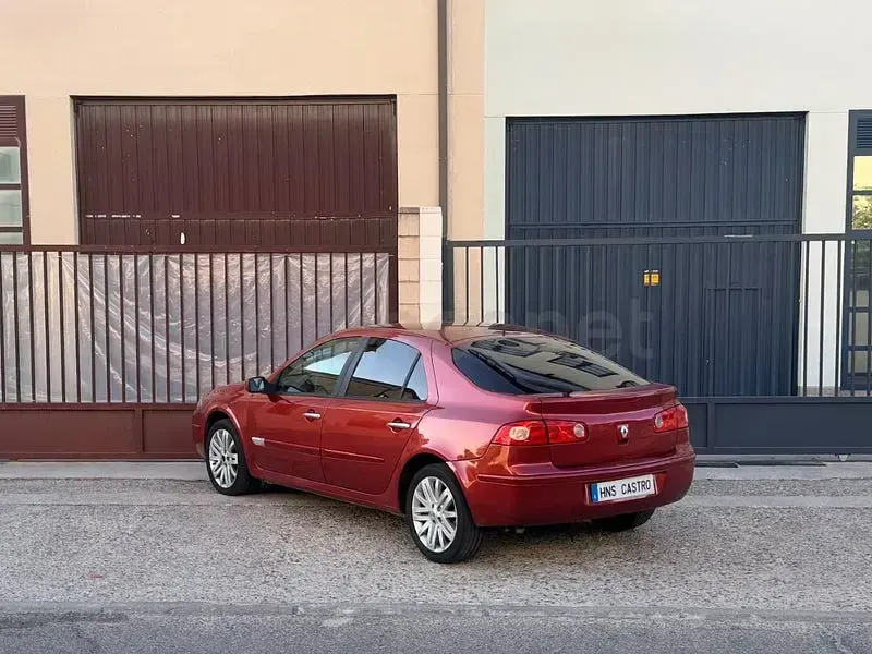 Usado Renault Laguna III Dynamique 150 CV (110 kW) 2007 Granate Berlina