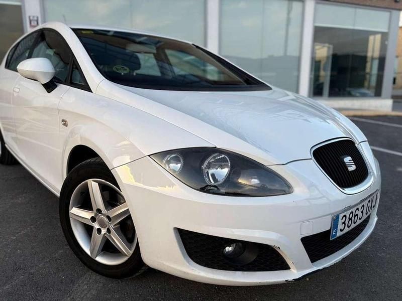 Usado Seat Leon Reference 105 CV (77 kW) 2010 Blanco Utilitario