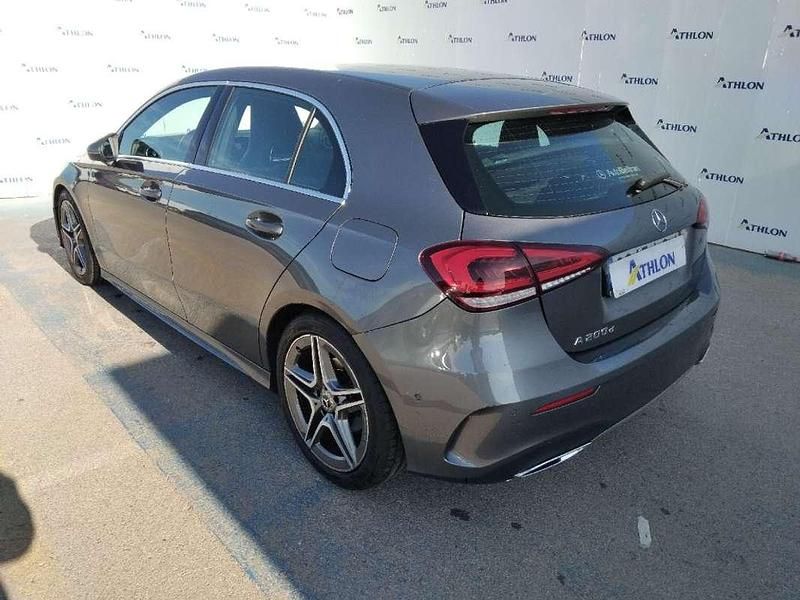 Usado Mercedes A200 150 CV (110 kW) 2019 Gris Utilitario