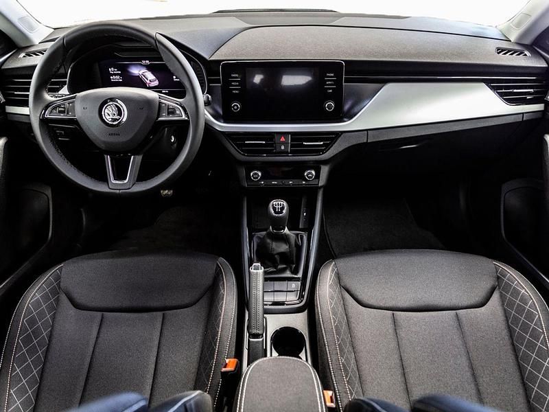 Usado Skoda Kamiq Ambition 95 CV (69 kW) 2022 Blanco SUV