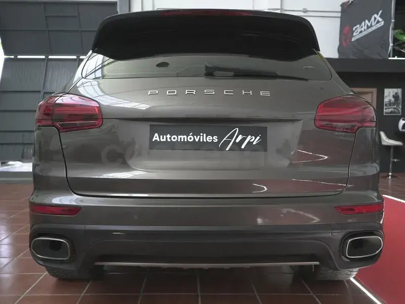 Usado Porsche Cayenne 262 CV (192 kW) 2015 Gris / plata SUV