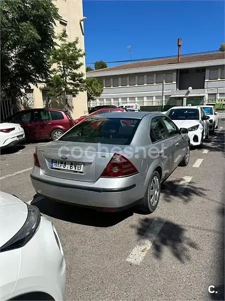 Usado Ford Mondeo Ambiente 115 CV (84 kW) 2006 Gris / plata Berlina