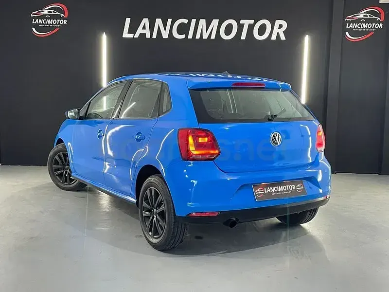 Usado VW Polo 90 HP (66 kW) 2017 Azul Sedan