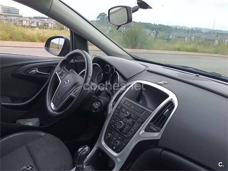 Gris / plata Usado 2015 Opel Astra Selective Berlina | 9200 € (Precio justo) - Imagen 1/4