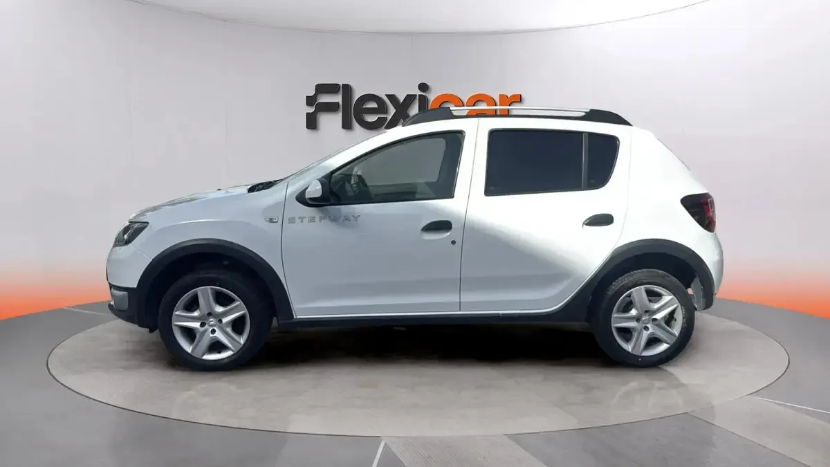 Usado Dacia Sandero Stepway 90 CV (66 kW) 2016 Blanco Berlina