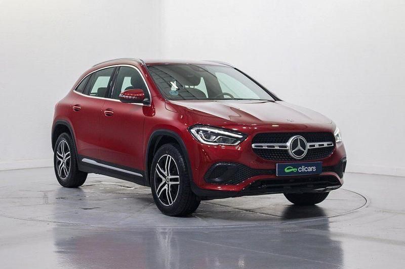 Usado Mercedes GLA180 136 CV (100 kW) 2022 Rojo SUV