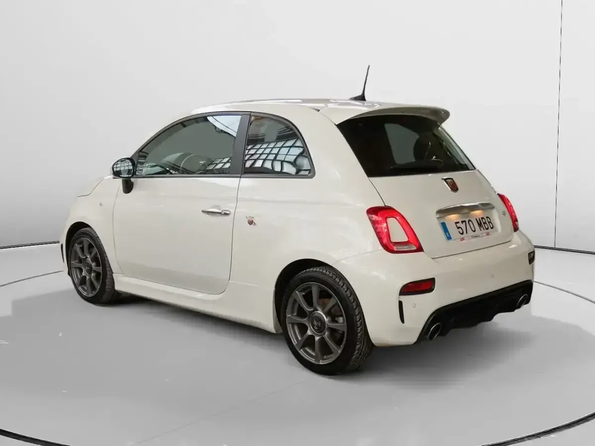 Usado Abarth 595 165 CV (121 kW) 2022 Blanco Utilitario