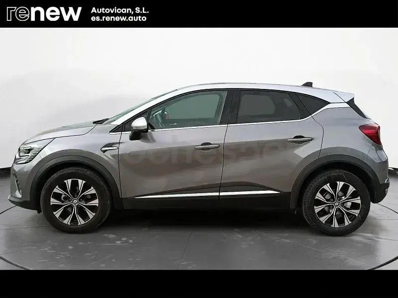 Usado Renault Captur Techno 140 CV (102 kW) 2022 Gris / plata SUV