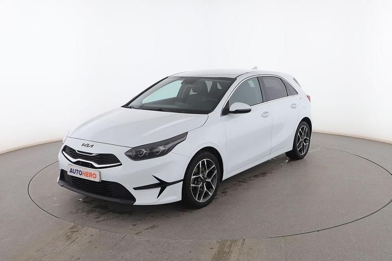 Blanco Usado 2022 Kia Ceed Utilitario | 18.099 € (Un poco caro) - Imagen 1/3